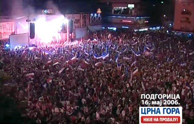 Једнима делили отказе, другима закидали помоћ